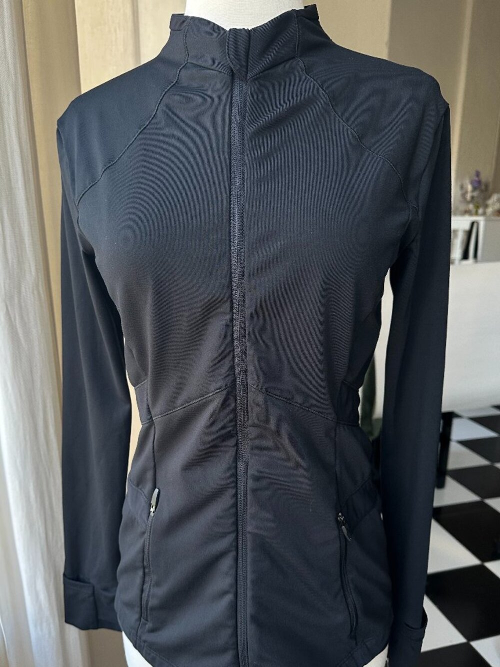 Women’s Black Fitted Athletic Zip Up Jacket Size M Thumbholes Activewear